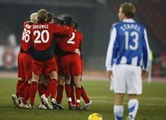 Leverkusens Spieler feiern nach dem Treffer von Vratislav Gresko. (Foto: dpa)
