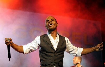 Der amerikanische Gospelsänger Kirk Franklin singt am Samstag in Hannover bei seinem Konzert im Rahmen des 4. Internationalen Gospelkirchentags. (Foto: dpa)