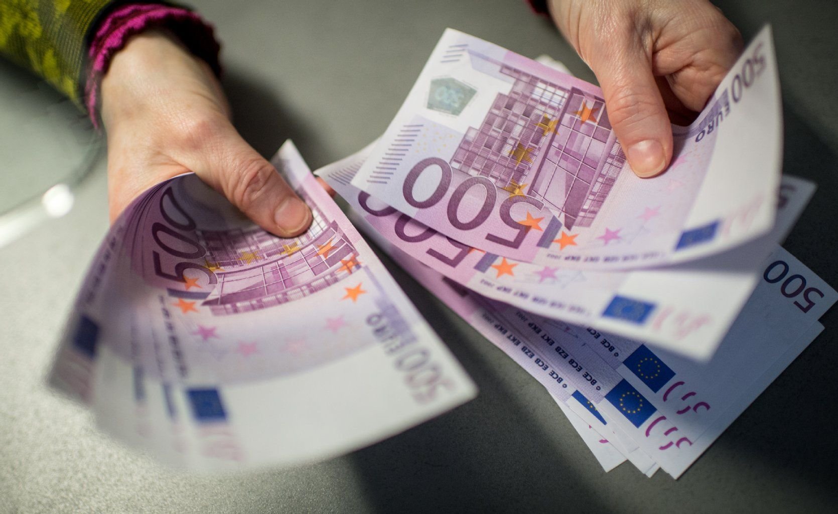 Die Bundesregierung wirbt für Bargeld-Limit von 5000 Euro.