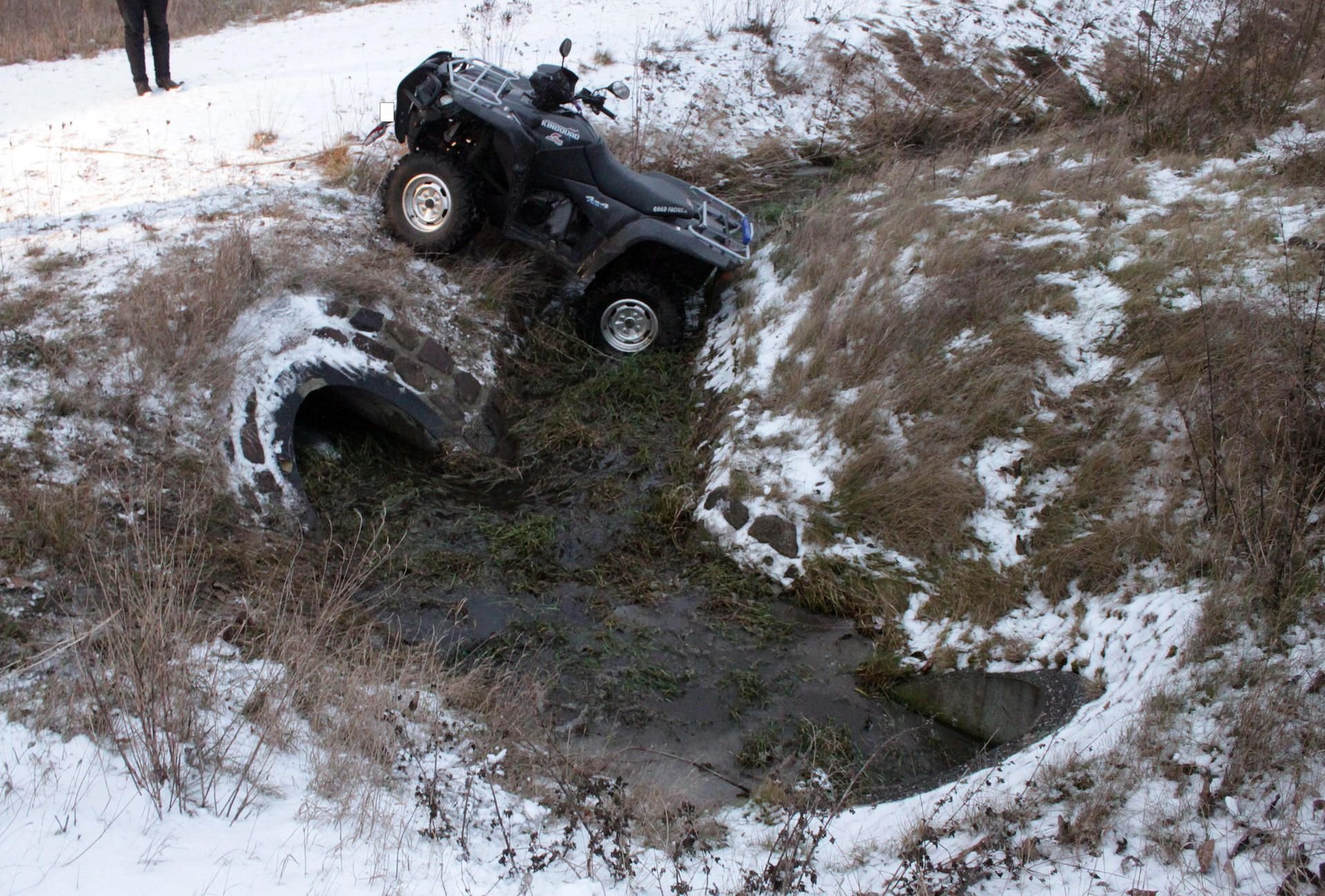 Der 41-jährige Fahrer des Quads verlor die Kontrolle und landete schwer verletzt im Straßen