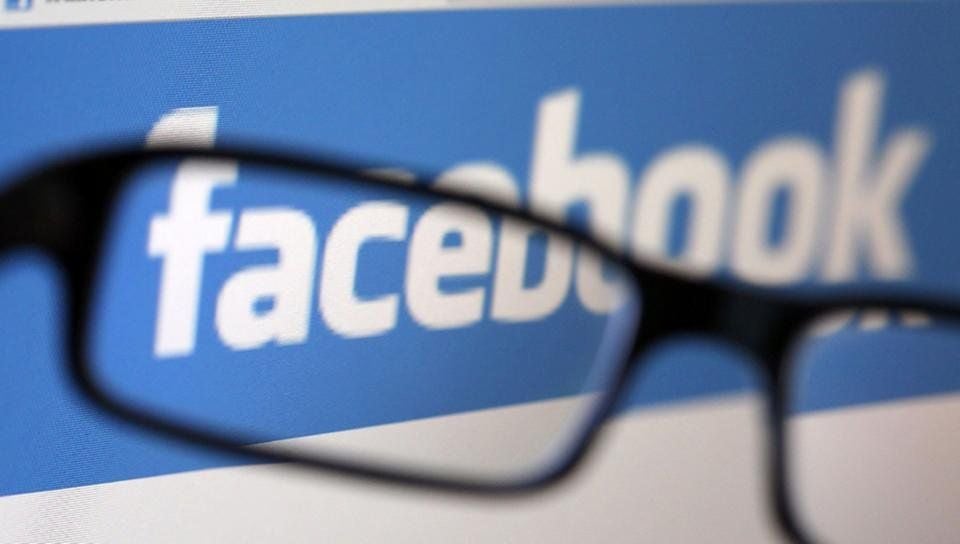 Der Film „The Social Network“ zeigt, wie sich Eduardo Saverin und Mark Zuckerberg in die Haare bekamen – wie viel Wahrheit in dem Film steckt, ist unklar. Sicher ist jedoch, dass Saverin mal 30 Prozent der Firma gehörten. Jetzt sind es laut Forbes nur noch 2,2 Prozent.