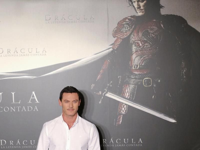 Luke Evans spielt die Hauptrolle in „Dracula Untold”. Foto: Ballesteros/epa/dpa
