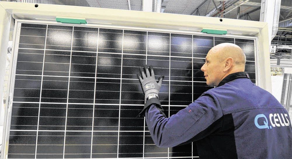 In geringem Umfang werden in Thalheim auch noch Solar-Module produziert. Der größte Teil der Fertigung findet im Ausland statt.