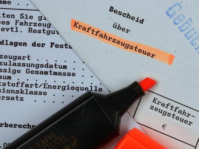 Für alle Autos, die 2014 erstmals zugelassen werden, gilt eine niedrigere Freigrenze beim CO2-basierten Anteil der Kfz-Steuer, die es seit 2009 gibt.