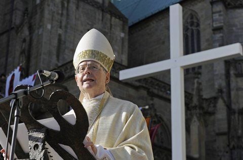 Joachim Wanke, Bischof von Erfurt, spricht in Erfurt vor Teilnehmern einer Bistumswallfahrt. Joachim Wanke gibt offenbar sein Amt auf. (FOTO: DAPD)