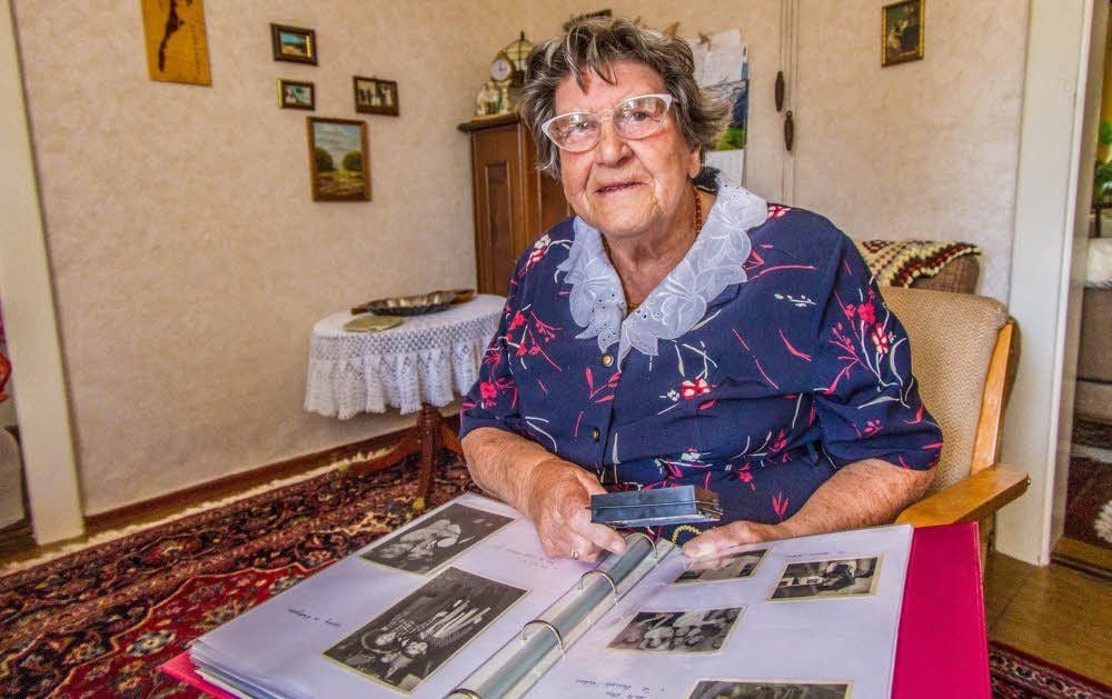 Mit fast 92 Jahren blickt Rosemarie Kruppe auf ihr Leben als Kindergärtnerin während des Zweiten Weltkrieges und in der DDR zurück. Rund ein Vierteljahrhundert hat die heute noch agile Rentnerin, die selbst kinderlos blieb, im Kindergarten in Zörnigall gearbeitet und die Entwicklung des Hauses als Leiterin entscheidend geprägt. 1939 hat sie als 15-Jährige dort angefangen.