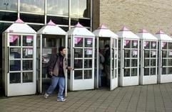 Die Deutsche Telekom will bundesweit bis zum Jahr2007 wieder mehr öffentliche Münz-Telefone einrichten. (Foto: dpa)