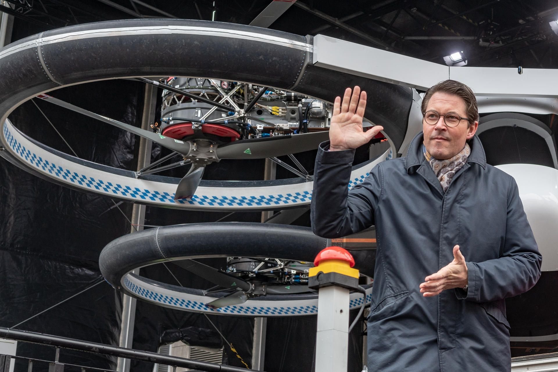Verkehrsminister Andreas Scheuer mit dem „CityAirbus“