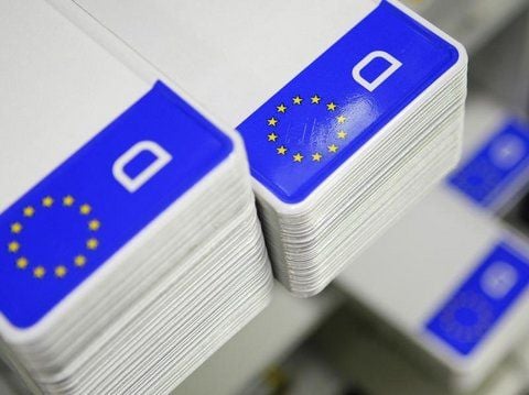 Fahrzeugführer können sich zwischen Alt- und Neukennzeichen entscheiden.