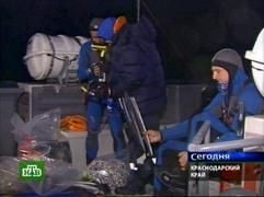 Der russische Nachrichtensender NTV zeigt Bilder vom Absturz der A 320. Rettungskräfte suchen nach Überlebenden. (Foto: dpa)