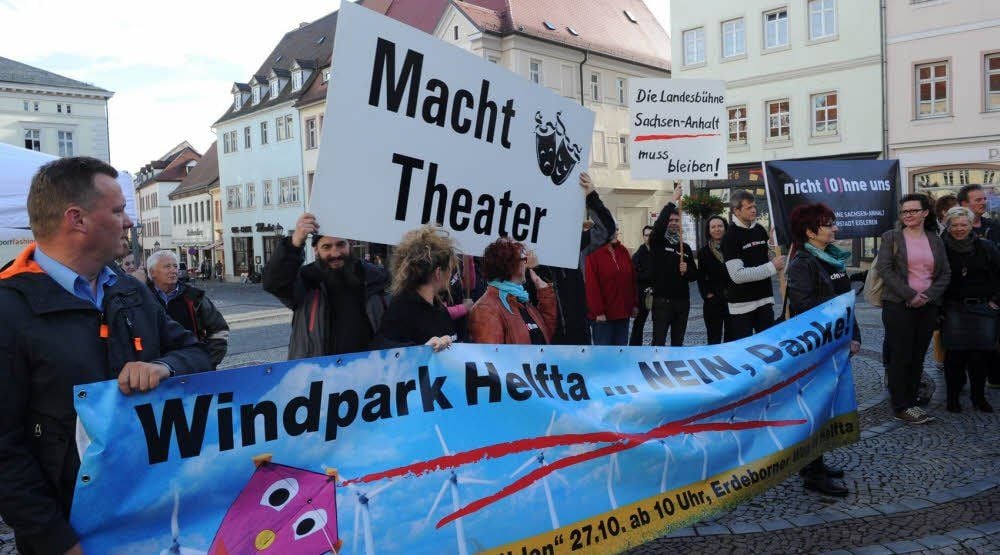 Die protestierenden Eisleber Ende Oktober auf dem Markt.