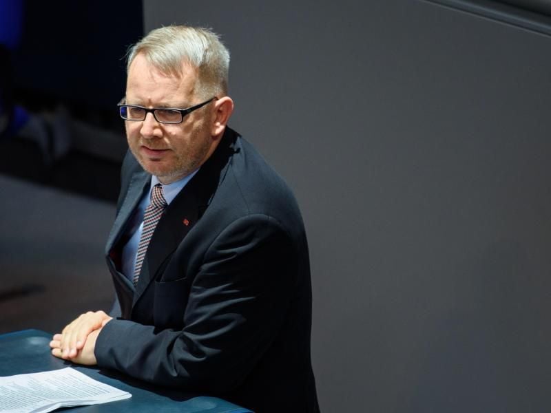 Johannes Kahrs, SPD, während einer Rede im Bundestag. Foto: Gregor Fischer