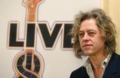 Popsänger Sir Bob Geldof (50) kündigt auf einer Pressekonferenz in London fünf Konzerte unter dem Titel Live 8 an. Die Konzerte am 2. Juli 2005 in London, Berlin, Paris, Rom und Philadelphia in den USA werden in alle Welt übertragen. (Foto: dpa)