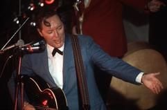 Der US-amerikanische Rock-Sänger Bill Haley während eines Konzerts in München (Archivfoto vom 06.06.1968). (Foto: dpa)