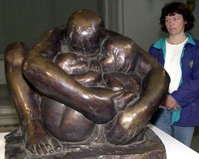 Die Skulptur «Mutter mit Kindern» von Käthe Kollwitz (FOTO: DPA)