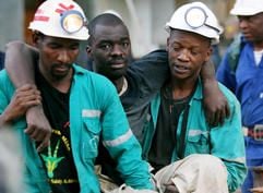 Das Drama in der Elandsrand Mine bei Carletonville westlich von Johannesburg hatte am Mittwochmorgen begonnen. (Foto: dpa)
