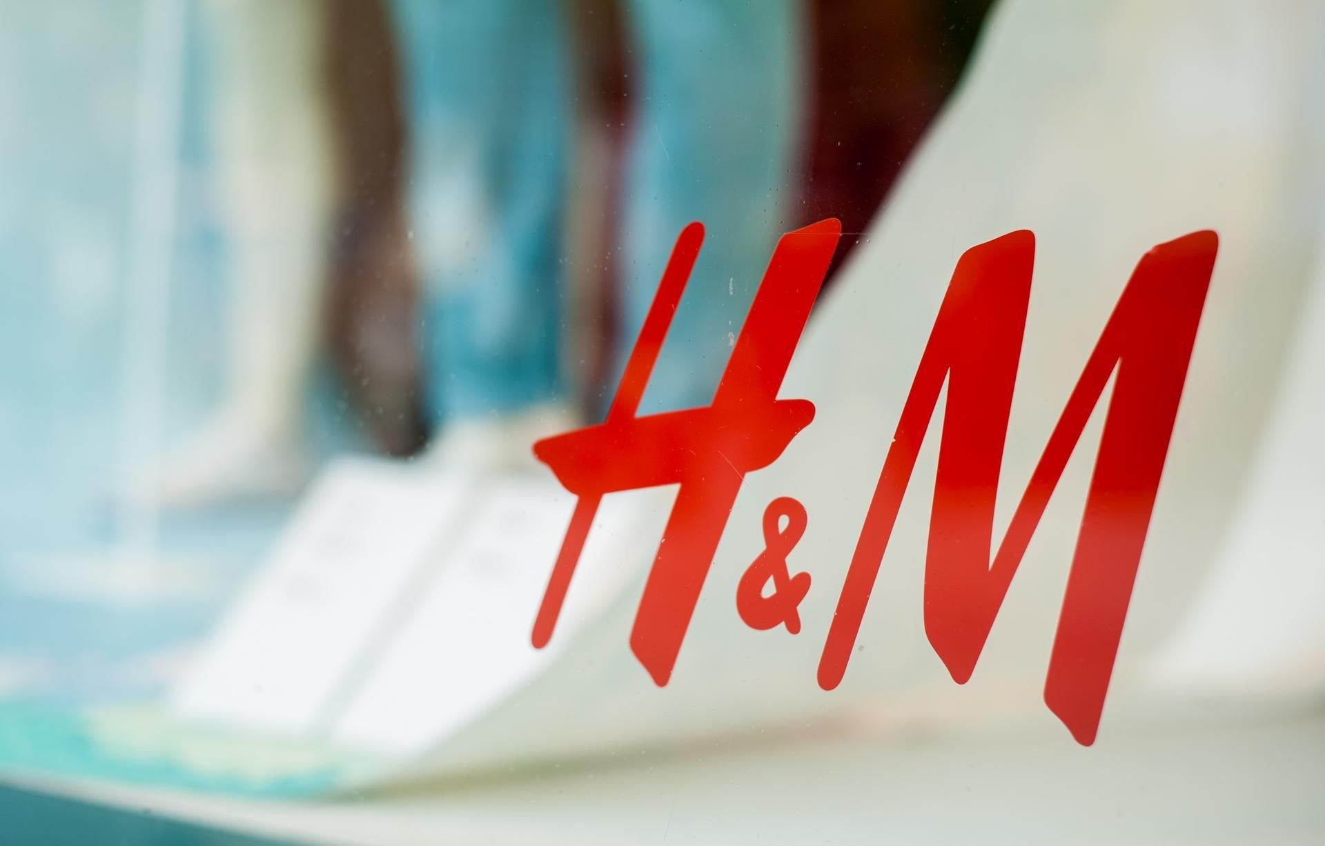 H&M, Zara und Co. vernichteten tonnenweise Billig-Textilien, die in den Läden liegen geblieben sind, so Greenpeace.