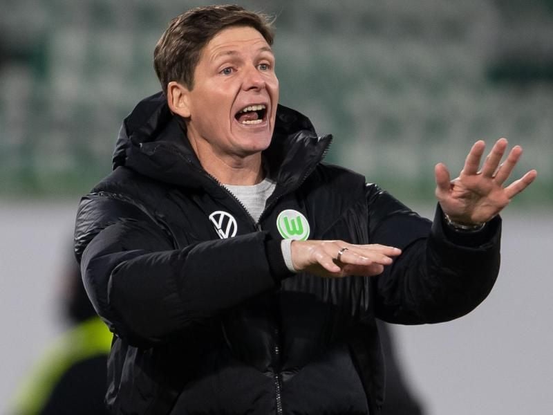 Ist mit Wolfsburg im Hexenkessel von Malmö gefordert: VfL-Coach Oliver Glasner. Foto: Swen Pförtner/dpa
