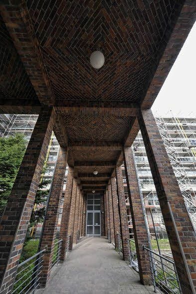 Wird saniert: der Junkers-Bau in der Kühnauer Straße.