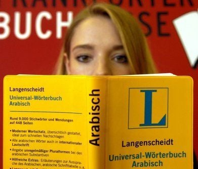 Die Onlineversion des Wörterbuch Arabisch ist kostenfrei verfügbar.