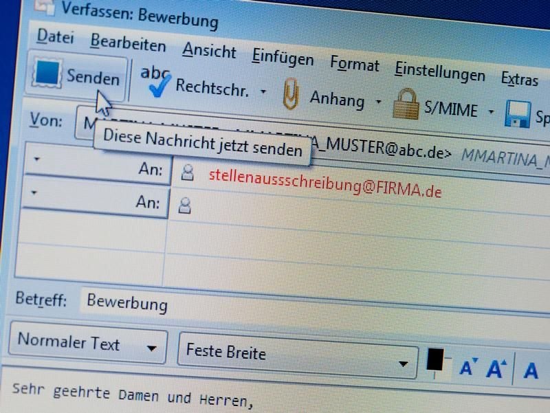 Personaler erhalten mittlerweile lieber Online-Bewerbungen - allerdings ist das Verfahren für Bewerber nicht nur inhaltlich, sondern auch technisch eine Herausforderung.