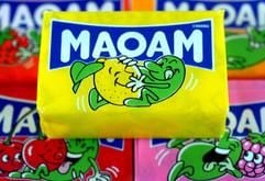 Das neue Design der «Maoam» Fruchtgummis des Bonner Süßwarenherstellers Haribo. Mit einem Brief an den Bonner Süßwarenhersteller wegen des angeblich lüsternen neuen «Maoam»-Männchens haben Schüler des katholischen Internats Kolleg St. Blasien im Schwarzwald einen Medienrummel ausgelöst. Zum Scherz kritisierten die Abiturienten das neue Design als pornografisch. Zu sehen sei unter anderem «der Beischlaf mit einer Zitrone». (Foto: dpa)