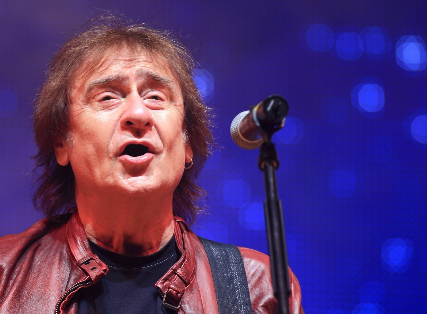 Frontmann Dieter Birr und die Puhdys während der Wintertour „Heilige Nächte“ in der Getec-Arena in Magdeburg.
