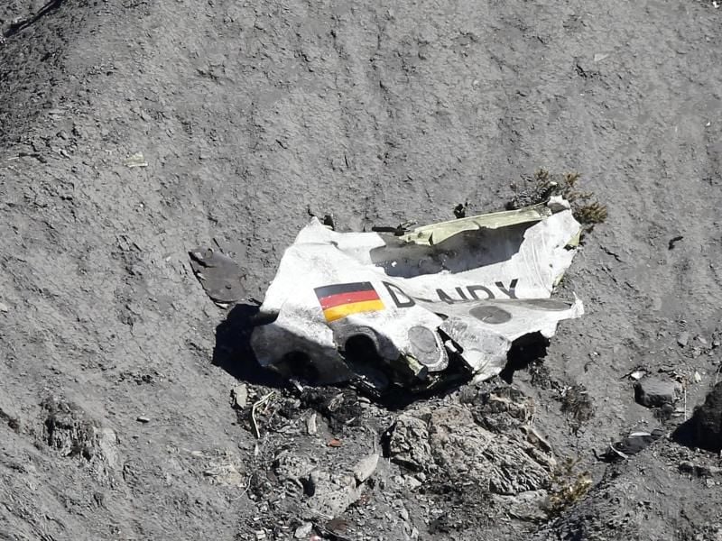 Trümmer der Germanwings-Maschine an der Absturzstelle. Foto: Sebastien Nogier