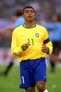 Romario, 38-jähriger Fußballweltstar, ist in seinem Heimatland Brasilien wegen Nichtzahlung von Alimenten vorübergehend verhaftet worden. Wie Medien unter Berufung auf die Polizei berichteten, war der Weltmeister von 1994 von seiner Ex-Frau Monica Santoro angezeigt worden, weil er rund 15 000 Euro (53 000 Real) an Alimenten geschuldet habe. Romario sei am Samstag nach seiner Verhaftung sechs Stunden in einer Polizeiwache in Rio de Janeiro festgehalten und «nach einem langen Verhör» auf Intervention seiner Anwälte freigelassen worden. (Foto: dpa)