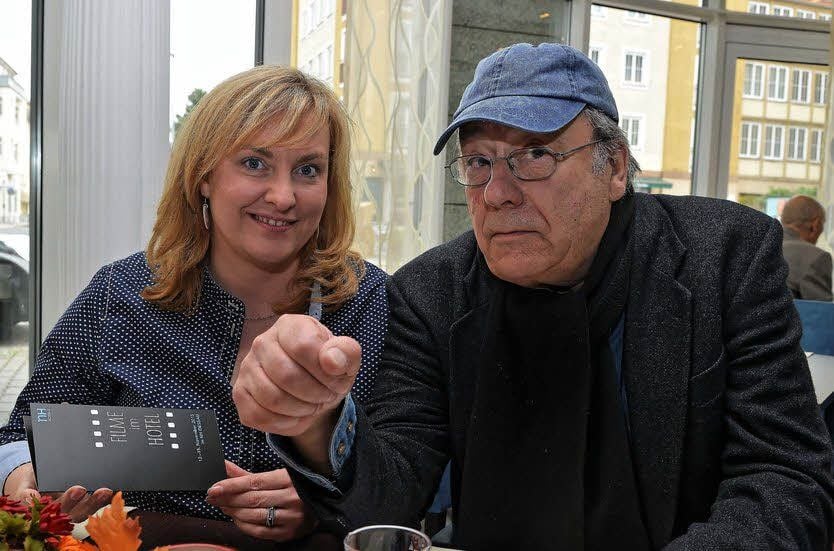 Claudia Schwalenberg, Chefin des Dessauer NH-Hotels, und der Fotograf und Filmemacher Klaus D. Schwarz laden in den Cine Club ein.
