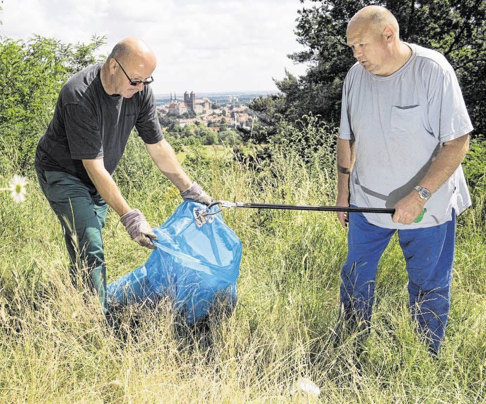 Volker Mund (l.) und Detlef Kroschwitz bei der Arbeit