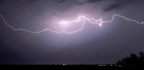 Unwetter: Unwetter: Blitzeinschlag Und Stromausfall