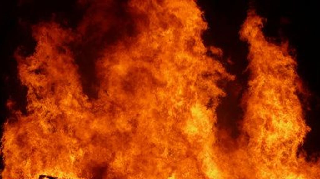 Ein rund 75 Meter langes Strohlager zwischen Lüttgenrode und Vienenburg ging in Flammen auf.