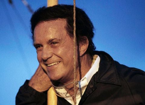 Der Schauspieler und Oscar-Preisträger Cliff Robertson lächelt im Juli 1986 in die Kamera. (FOTO: PETER HVIZDAK/AP/DAPD)