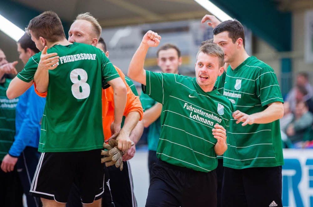 Die Friedersdorfer Spieler bejubelten den Finaleinzug, unterlagen dort aber.