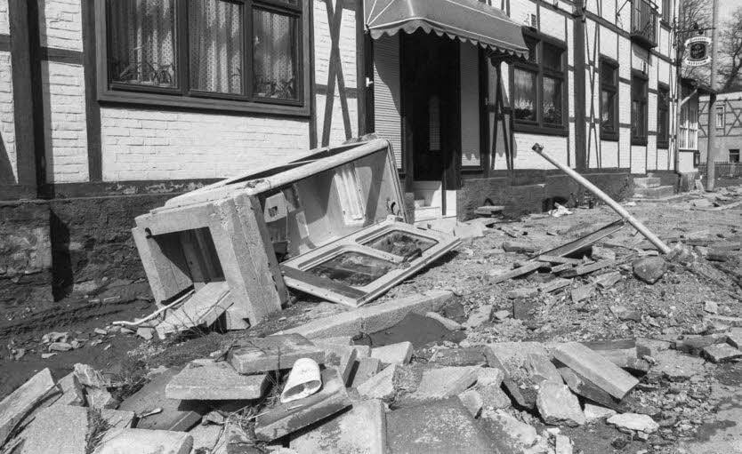 Als sich das Wasser im April 1994 zurückzogen hatte, wurden die riesigen Schäden in Alexisbad erst richtig sichtbar.