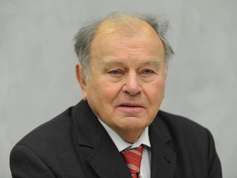 Der deutsche Schriftsteller Erich Loest ist in Leipzig gestorben.