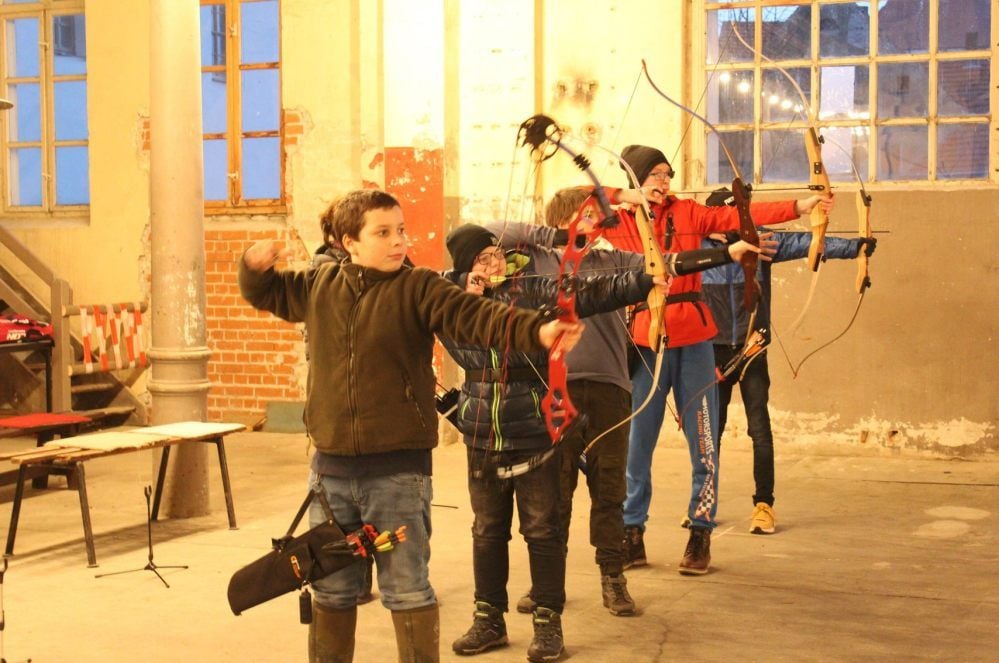 Eine geballte Ladung Konzentration brauchen die jungen Bogenschützen auch beim Training.
