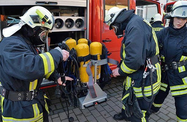 Auch Atemmasken wurden eingesetzt.
