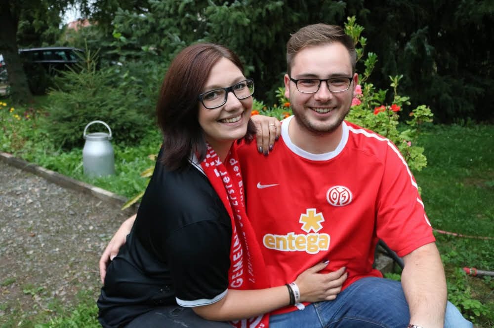 Robert Eckermann und seine Freundin Sarah drücken Mainz 05 die Daumen.