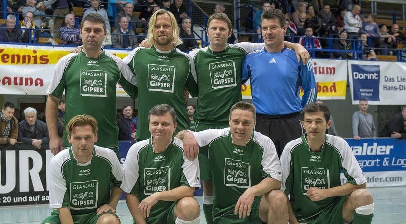 Zum Team von Dariusz Wosz (vorn links) gehörten neben anderen auch Steffen Karl und Alexander Löbe (hinten von links).
