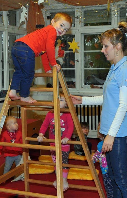 Auch die jüngsten Kinder des Montessori-Kinderhauses klettern begeistert.