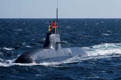 Die «U 31», das erste U-Boot der Welt mit Brennstoffzellenantrieb, während seiner ersten Testfahrt am 7. April 2003 auf der Ostsee. (Foto: dpa)