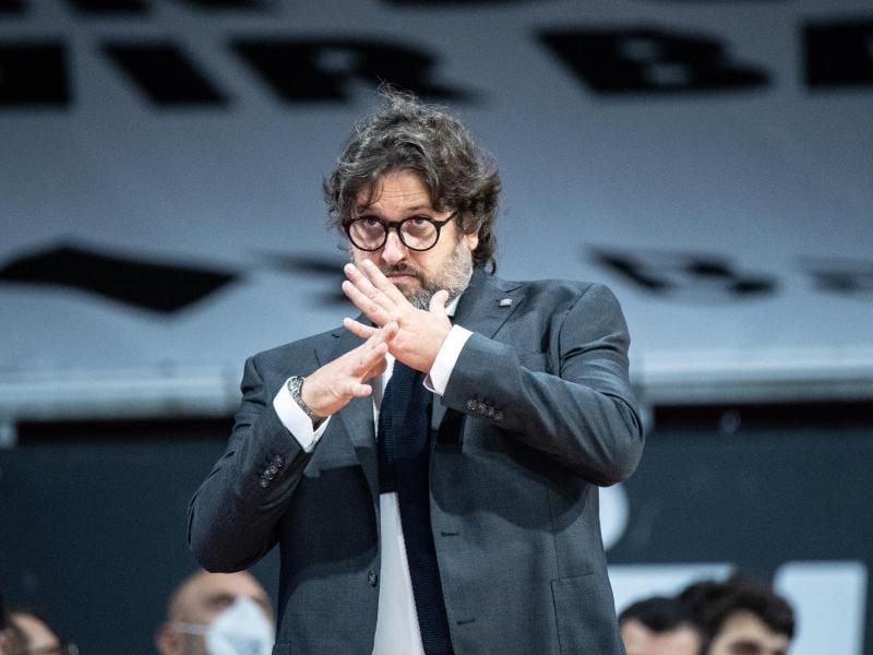 Steht mit Bayerns Basketballern im Pokal-Top-Four: Coach Andrea Trinchieri. Foto: Matthias Balk/dpa