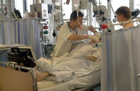 Krankenkassen beklagen Milliardenschaden durch überhöhte Krankenhausabrechnungen. (FOTO: DPA/ARCHIV)