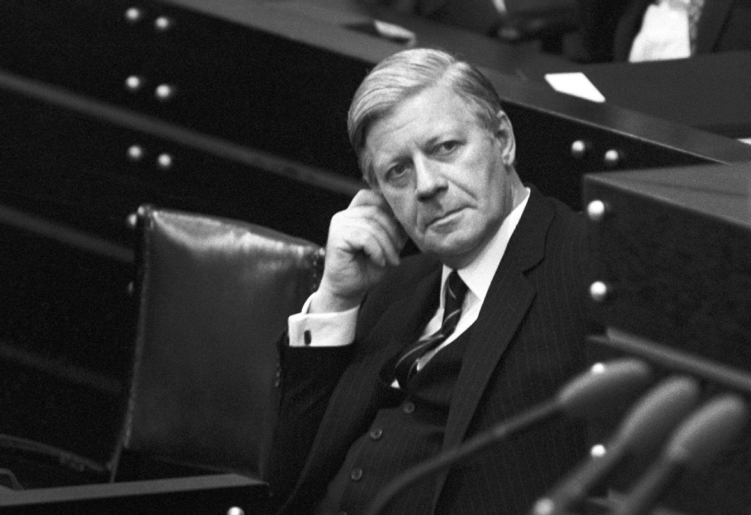 Der damalige Bundeskanzler Helmut Schmidt 1982 im Bundestag