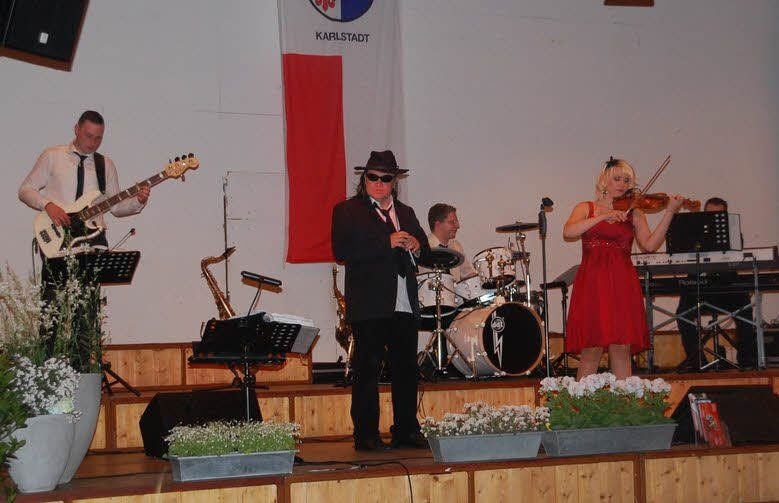 Anfang Juni sorgte „Kaesslight“ als „Geschenk“ der Stadt Querfurt an die Partnerstadt Karlstadt für Stimmung im Saal. Mit dabei war auch Udo Lindenberg (Bernhard Käss).