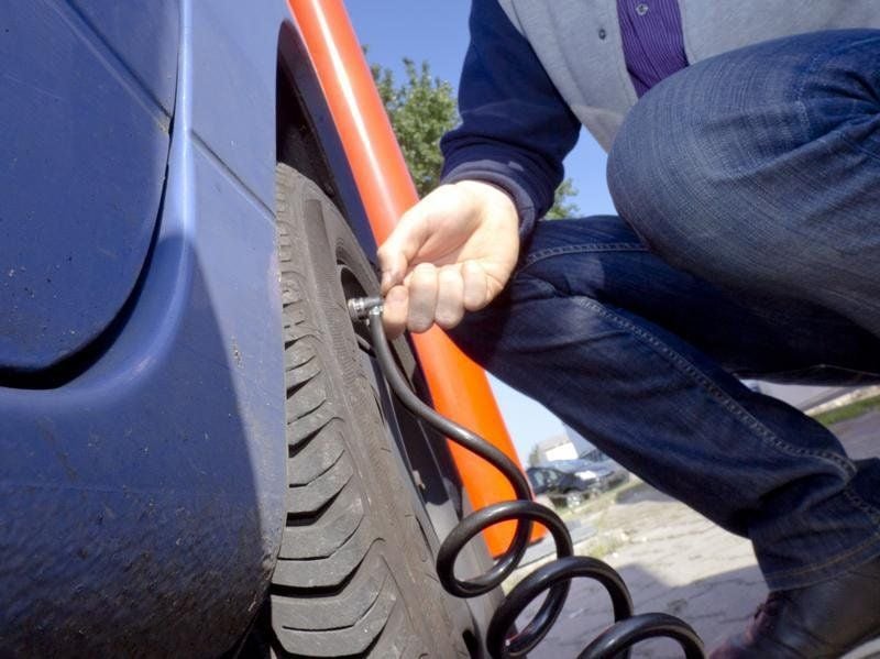 Für Neuwagen wird ein System zur automatischen Reifendruck-Kontrolle Pflicht.