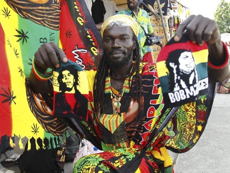 Ein Mitglied der Gruppe Ivoire Binghi beim "International Festivals of Abidjan Reggae". Foto: Legnan Koula