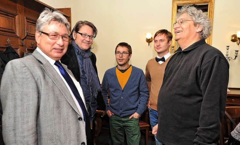 Peter Kuras, André Bücker, Landtagsabgeordneter Sebastian Striezel, Stefan Krabbes und Kreissprecher Claus-Jürgen Dietrich (v.l.) setzen sich für die Rettung des Anhaltischen Theaters ein.